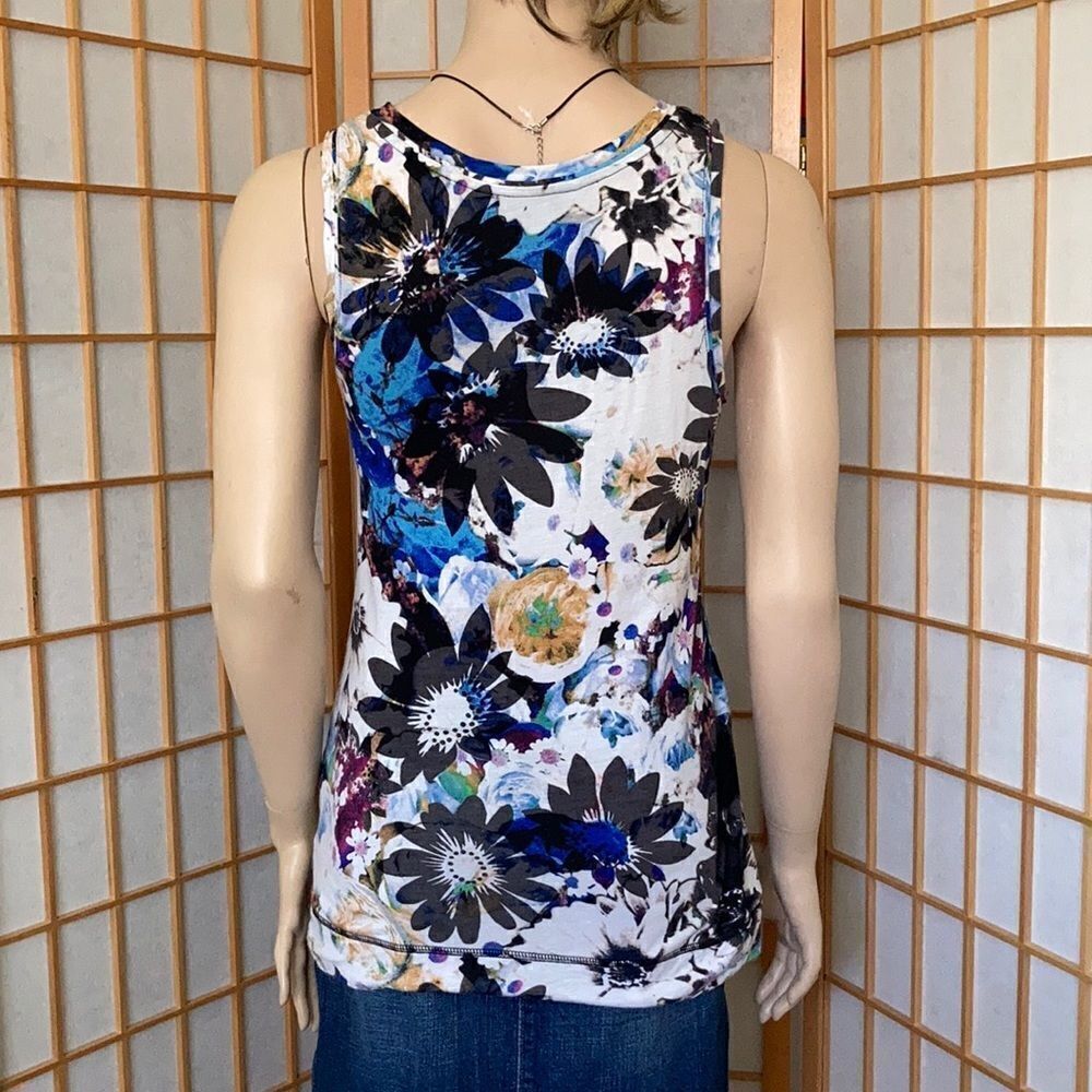 3/$20 Simply Vera Vera Wang Flowy Tank Top - Picture 4 of 8